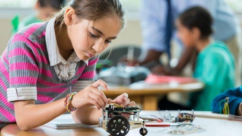 A Short Guide to Talking About Robotics in School